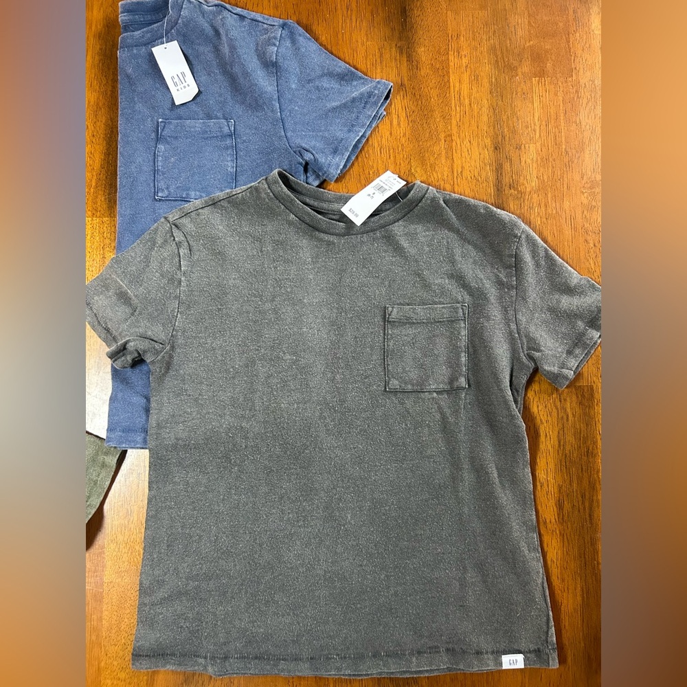 GAP Boys Cozy Tee Bundle | Size 6-7 | Grunge Fall Vibes 🍂 - Picture 8 of 10